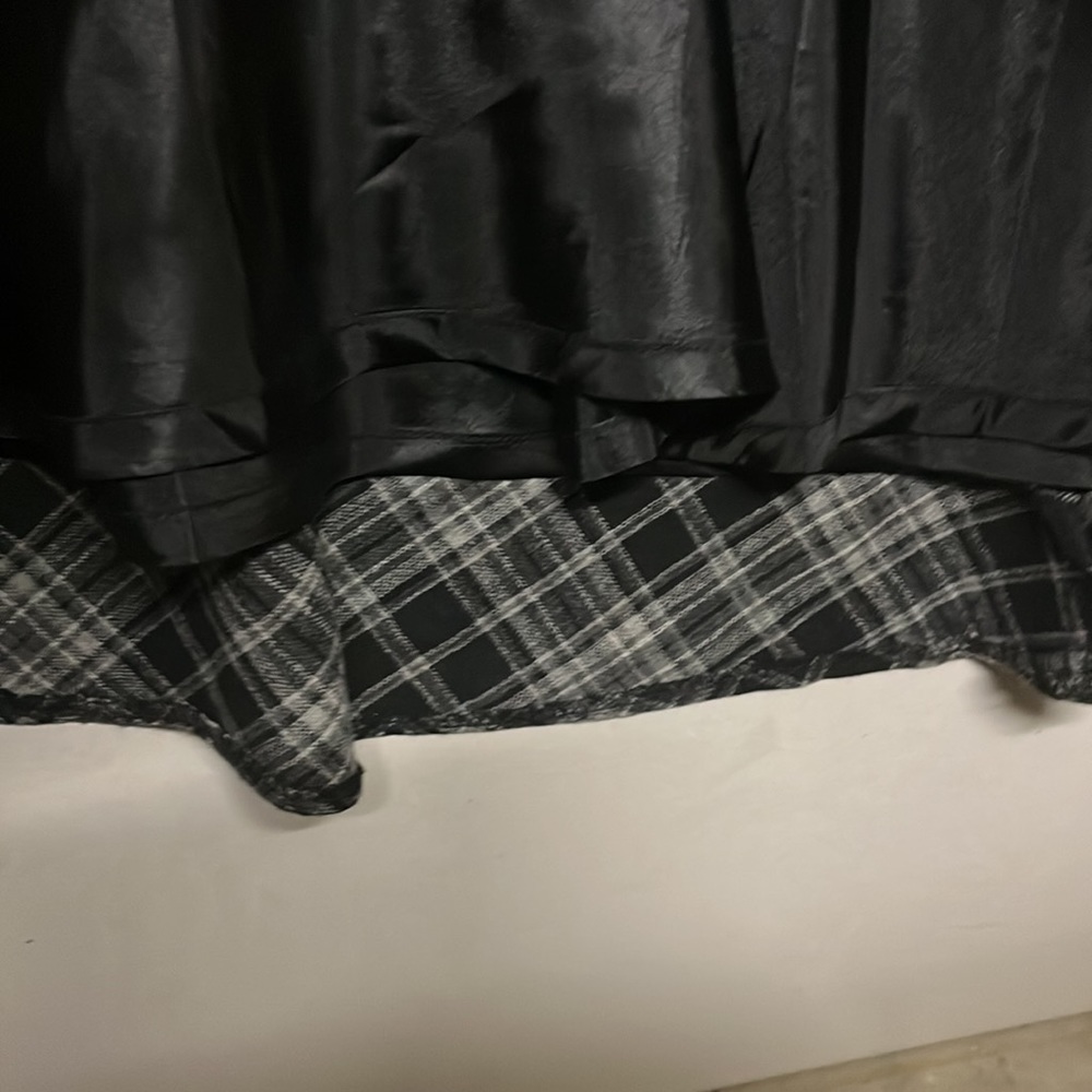 Amanda Collection long lined skirt - Picture 3 of 3